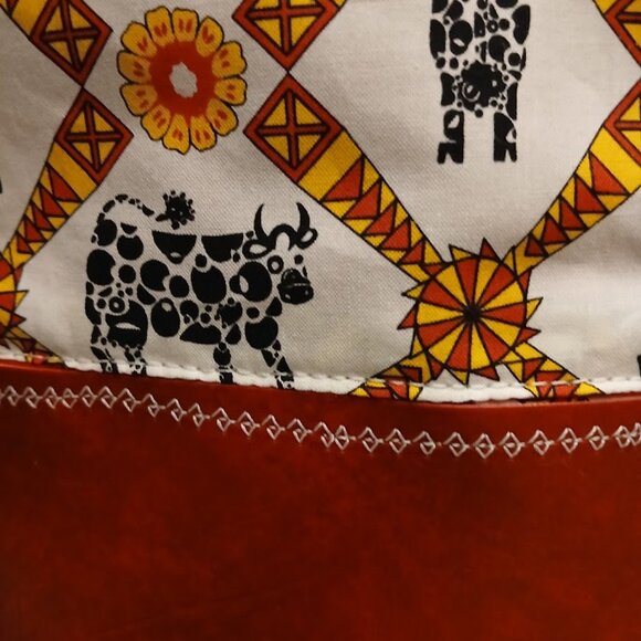 New Bucket Saddle Bag Purse Tote Red White Cow Bulls Southwestern print Pleather - Picture 3 of 6